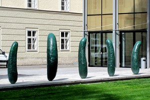 Gurken-Skulpturen von Erwin Wurm