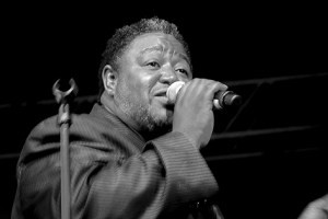 Für beste Stimmung im Rathaus-Innenhof sorgte Big John Whitfield mit Band. 