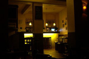 Die Bar ist nach einer 4.500 Kilometer langen Bundestraße entlang der brasilianischen Küste benannt.