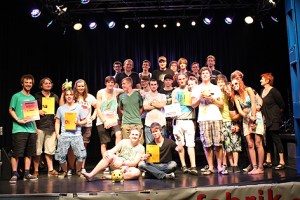 Gruppenfoto mit allen Beteiligten von Make Music 2012