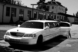 Starker Auftritt: Die drittplatzierte Band „Epix“ fuhr mit einer Luxuslimousine bei "Make Music" vor.