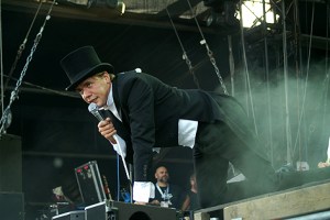 Show mit Hut: "The Hives" am Frequency.