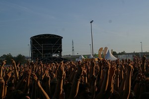 Mittelfinger-Showeinlage bei Frittenbude.