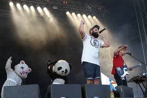 Frittenbude kamen mit Riesenstofftieren.