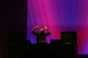 Paul Kalkbrenner heizte mit Hits wie "Sky and Sand" ein.