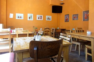 Die Einrichtung des Restaurants ist schlicht, aber sehr freundlich. 