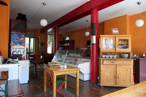 Dank offener Küche kann man dem Koch beim Zubereiten der Speisen zusehen. 