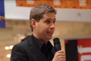 Daniel Kehlmann gab zahlreiche Autogramme in der Buchhandlung Thalia.