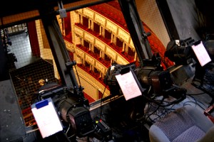 Hinter Gittern: Von hier verfolgen die Lichttechniker das Geschehen auf der Bühne.