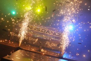 Hit-Stimmungsfeuerwerk: Spektakuläre Eröffnungsshow beim Enndance-Clubbing.