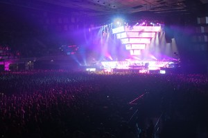 Matthew Bellamy, Dominic Howard und Christopher Wolstenholme vor 12.000 Fans in der Halle D.