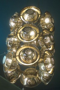 Nudelsieb-Lampe im "Origens"