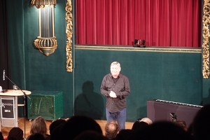 Vitasek scherzte gerade über jene Bank, die den Kabarettpreis sponserte.