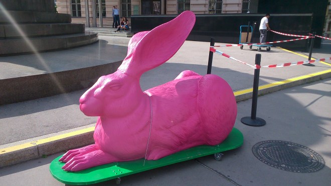 Rosa Hase bei der Albertina