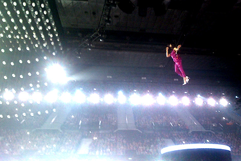 Und hebt dann doch ab... in Richtung Bühne