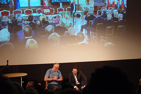 maschek ließ die Bundesregierung die Laudatio verkünden