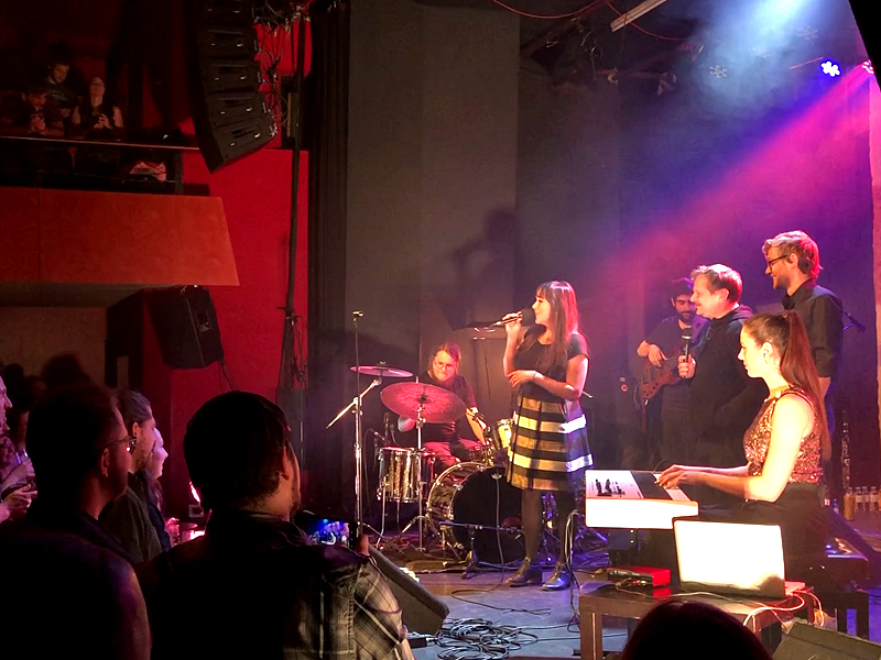 Yasmo und die Klangkantine mit 5/8erl in Ehr'n